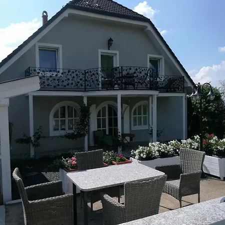 Izabella Private Villa Badacsonytordemic